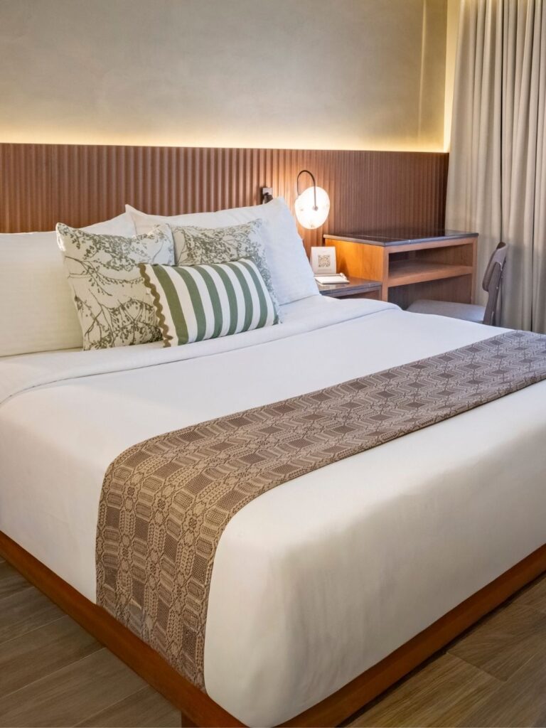 Deluxe King room — main view