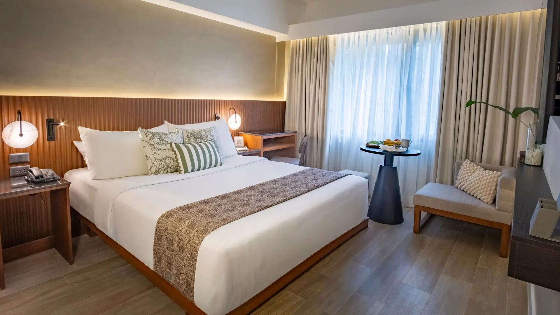 Deluxe King room at Amari by Vivere