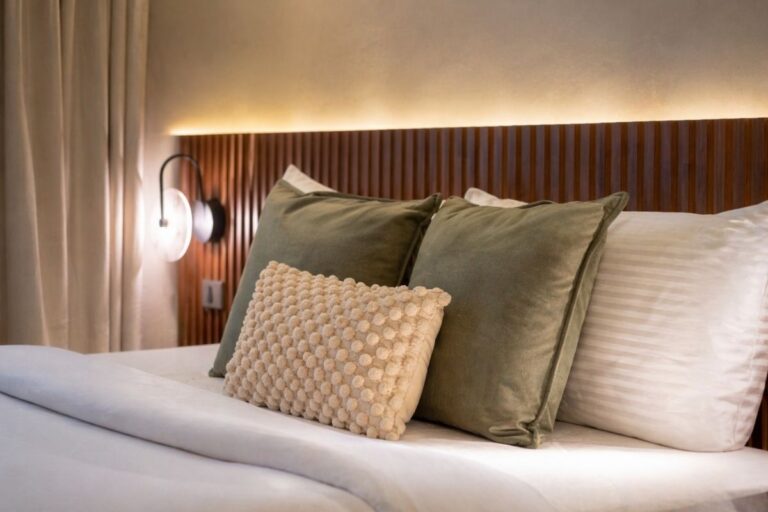 Deluxe Queen room layout at Amari by Vivere in El Nido