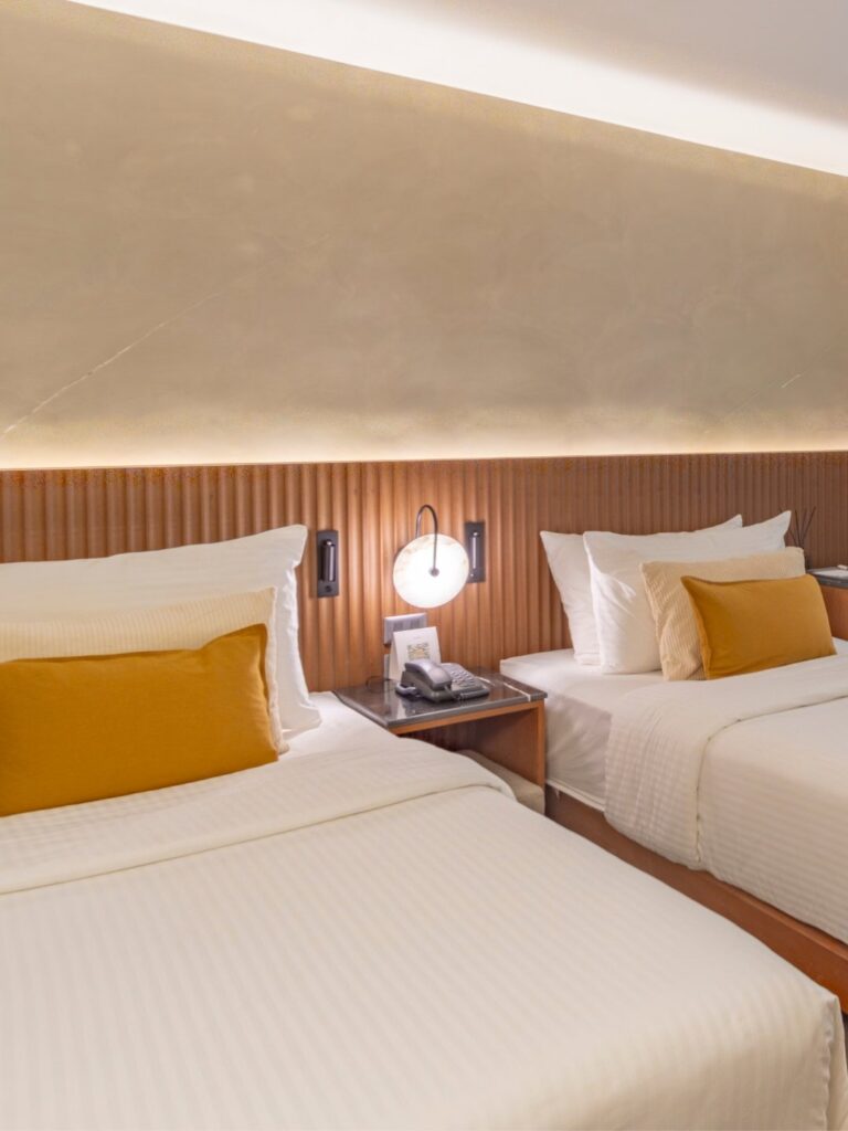 Superior Twin room — main view